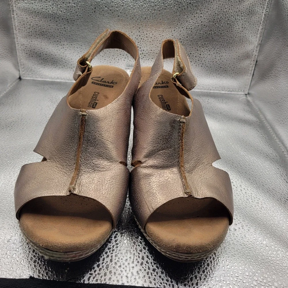 Clarks Collection Clarks Helio Float Wedge Sandals Womens Metallic 8.5 M